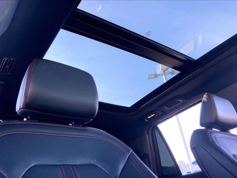 Used 2024 Ford Expedition Limited image 13