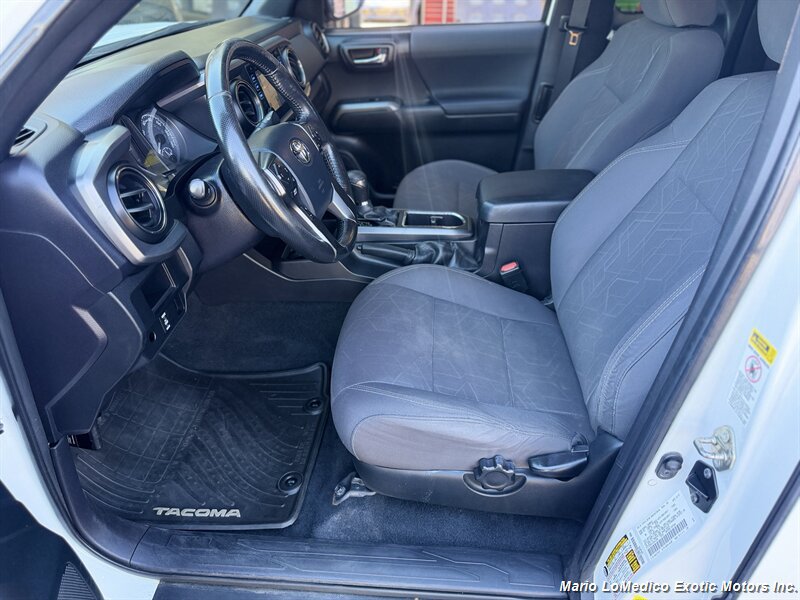 Used 2016 Toyota Tacoma TRD Sport AWD/4WD image 21