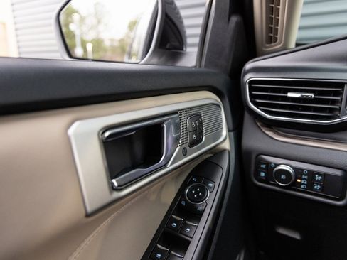 Used 2020 Ford Explorer Limited w/ Hybrid Equipment Group 310A image 18