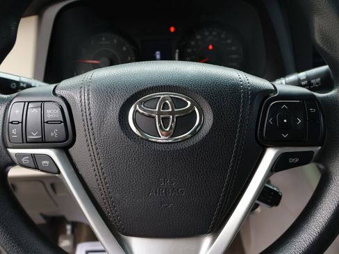 Used 2017 Toyota Sienna L image 19