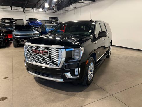 Used 2023 GMC Yukon XL Denali AWD/4WD image 7