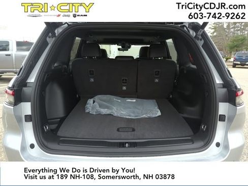 New 2025 Jeep Grand Cherokee Altitude image 22