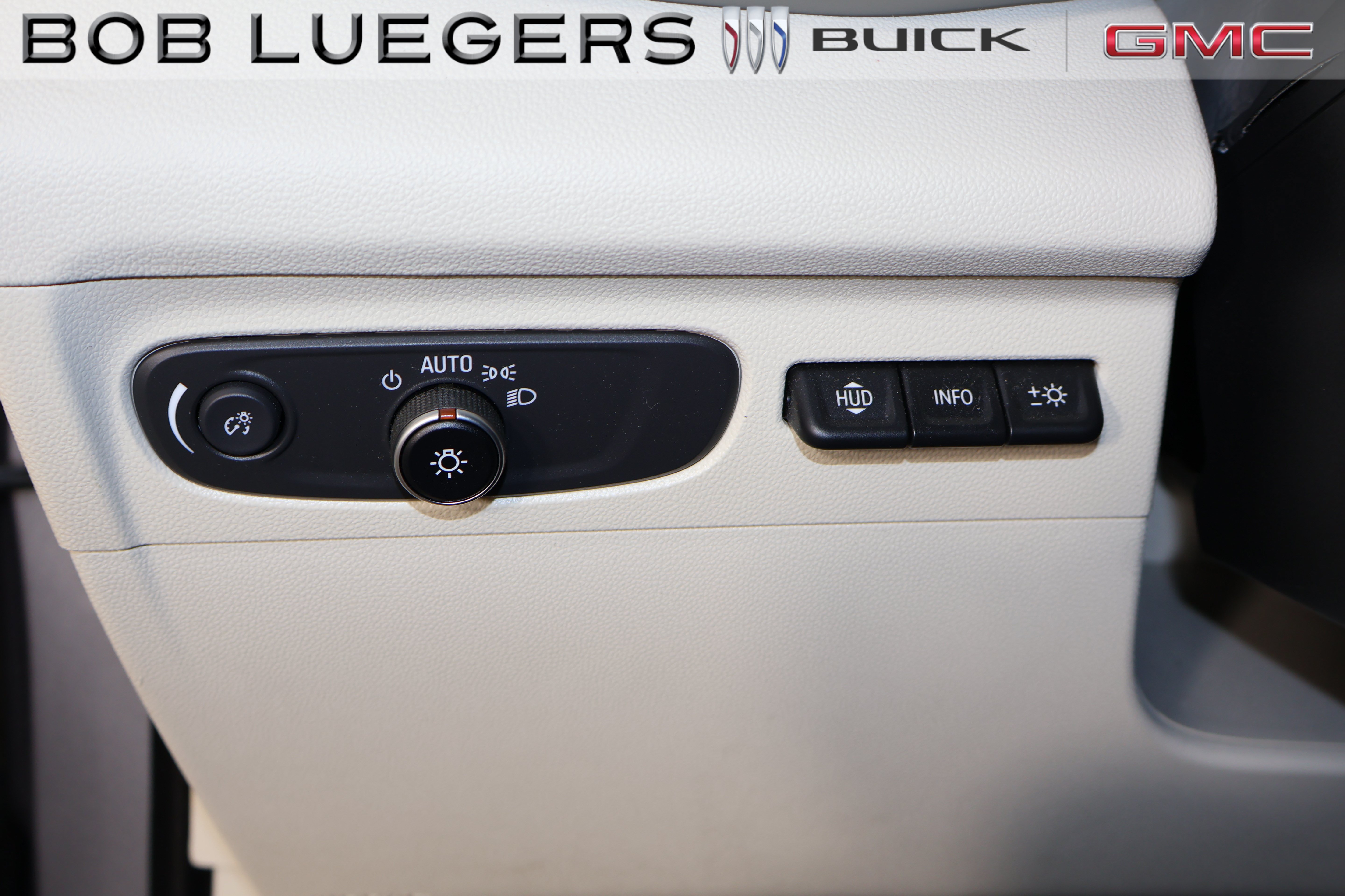 Used 2022 Buick Envision Avenir w/ Technology Package II AWD/4WD image 28