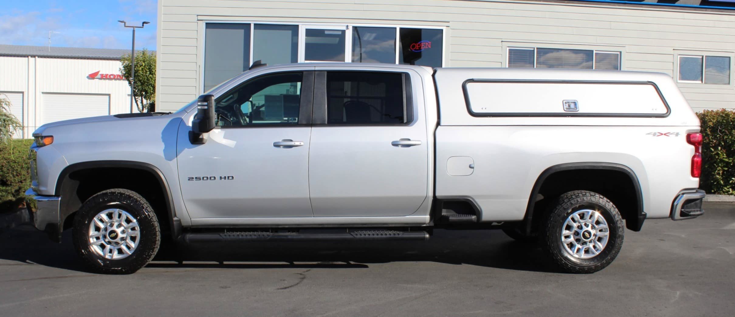 Used 2021 Chevrolet Silverado 2500 LT w/ Convenience Package AWD/4WD image 3