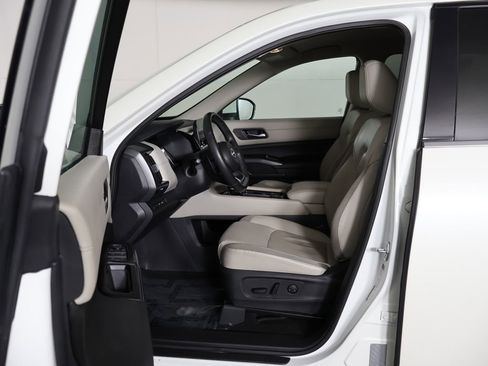Used 2023 Nissan Pathfinder SL AWD/4WD image 29