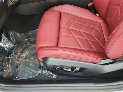 Used 2025 BMW 540i xDrive image 34