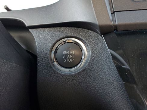 Certified 2017 Toyota Sienna XLE image 29