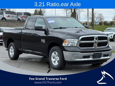 Used 2024 RAM 1500 Classic SLT AWD/4WD image 32
