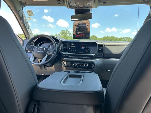 Used 2026 GMC Sierra 1500 SLT AWD/4WD image 32