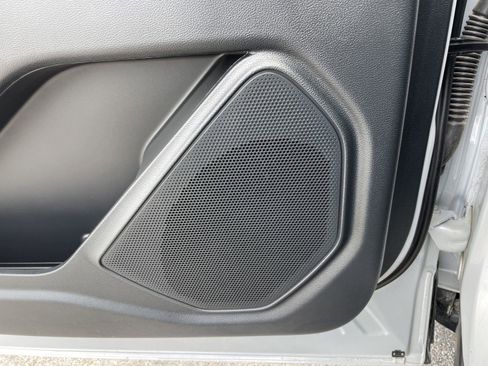 Used 2013 Ford Taurus SEL FWD image 22