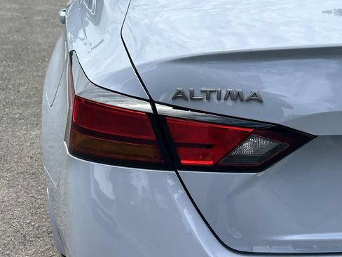 Used 2023 Nissan Altima 2.5 SR w/ SR Premium Package FWD image 13