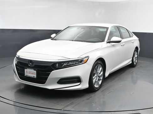 Used 2018 Honda Accord LX image 19
