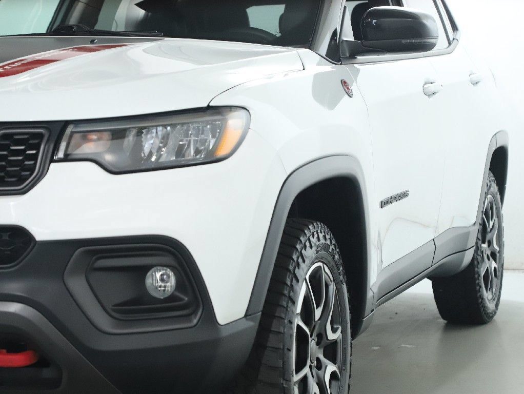 Used 2025 Jeep Compass Trailhawk AWD/4WD image 4