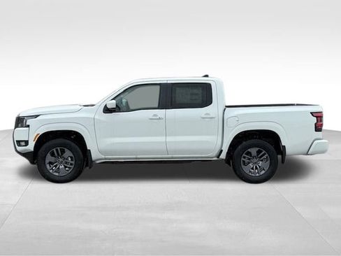 Certified 2025 Nissan Frontier SV image 2