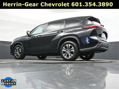 Used 2023 Toyota Highlander XLE image 45