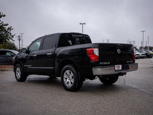 Used 2018 Nissan Titan SV image 6
