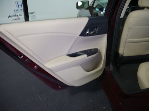 Used 2016 Honda Accord Touring image 11