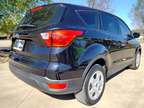 Used 2019 Ford Escape S image 5