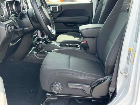 Used 2022 Jeep Wrangler Unlimited Sahara w/ Cold Weather Group AWD/4WD image 13