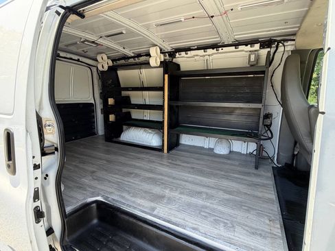 Used 2012 Chevrolet Express 2500 RWD image 18