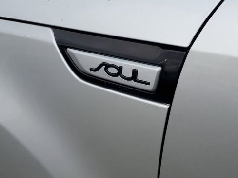 Used 2015 Kia Soul + image 27