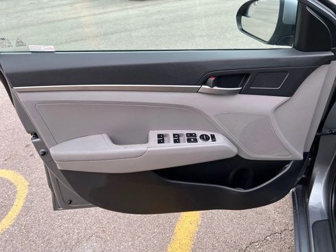Used 2017 Hyundai Elantra SE image 21
