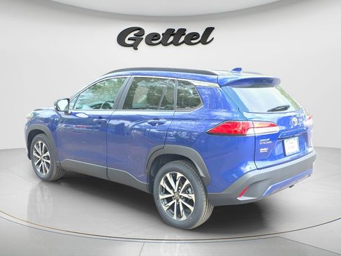 Used 2023 Toyota Corolla Cross XLE image 6