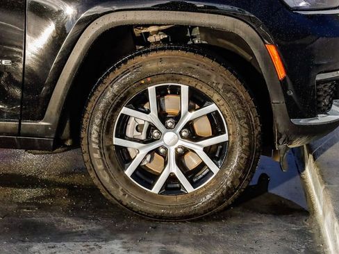 Certified 2024 Jeep Grand Cherokee L Limited w/ Luxury Tech Group II image 11