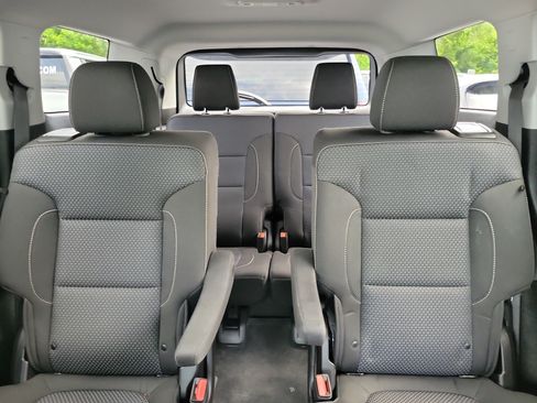 Used 2023 GMC Acadia SLE w/ Driver Convenience Package FWD image 15