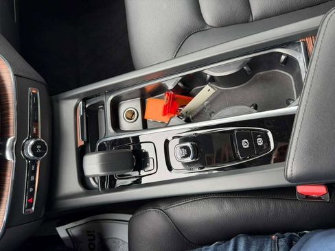Used 2024 Volvo XC60 B5 Plus w/ Protection Package Premier AWD/4WD image 21