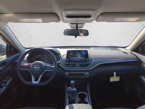 New 2025 Nissan Altima 2.5 SR image 16