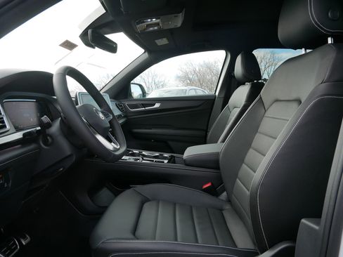 New 2026 Volkswagen Atlas Cross Sport SEL R-Line image 3