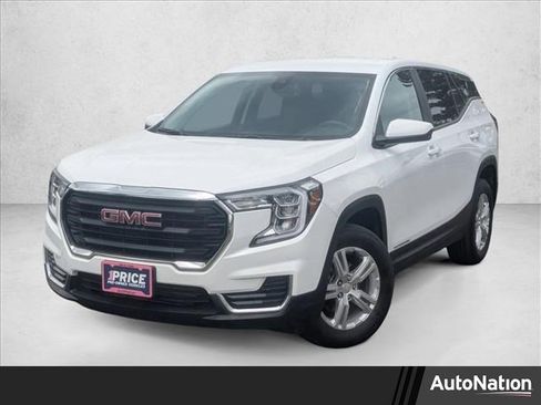 Used 2024 GMC Terrain SLE image 1