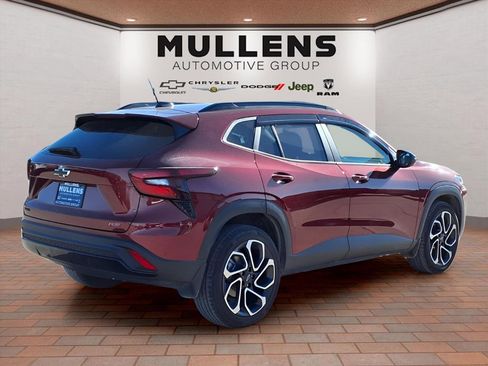 Used 2024 Chevrolet Trax RS w/ Sunroof Package image 5