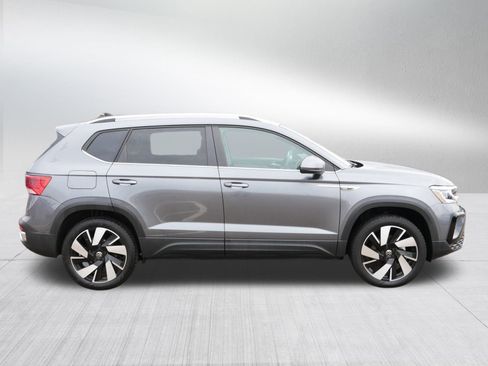 Used 2024 Volkswagen Taos SEL image 8