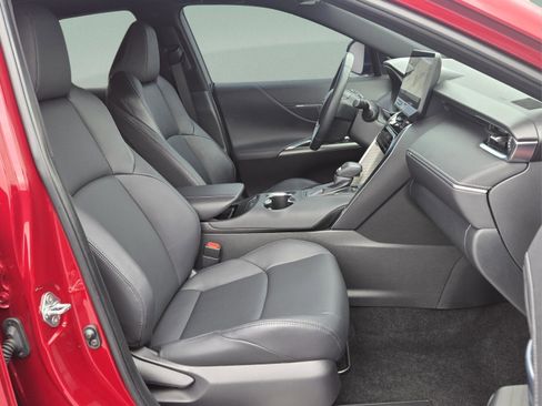 Used 2023 Toyota Venza Nightshade image 14