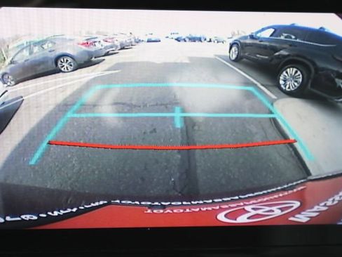 Used 2021 Toyota Sienna XLE w/ XLE Plus Package FWD image 15