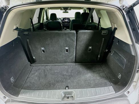 Used 2025 Nissan Pathfinder SV image 29