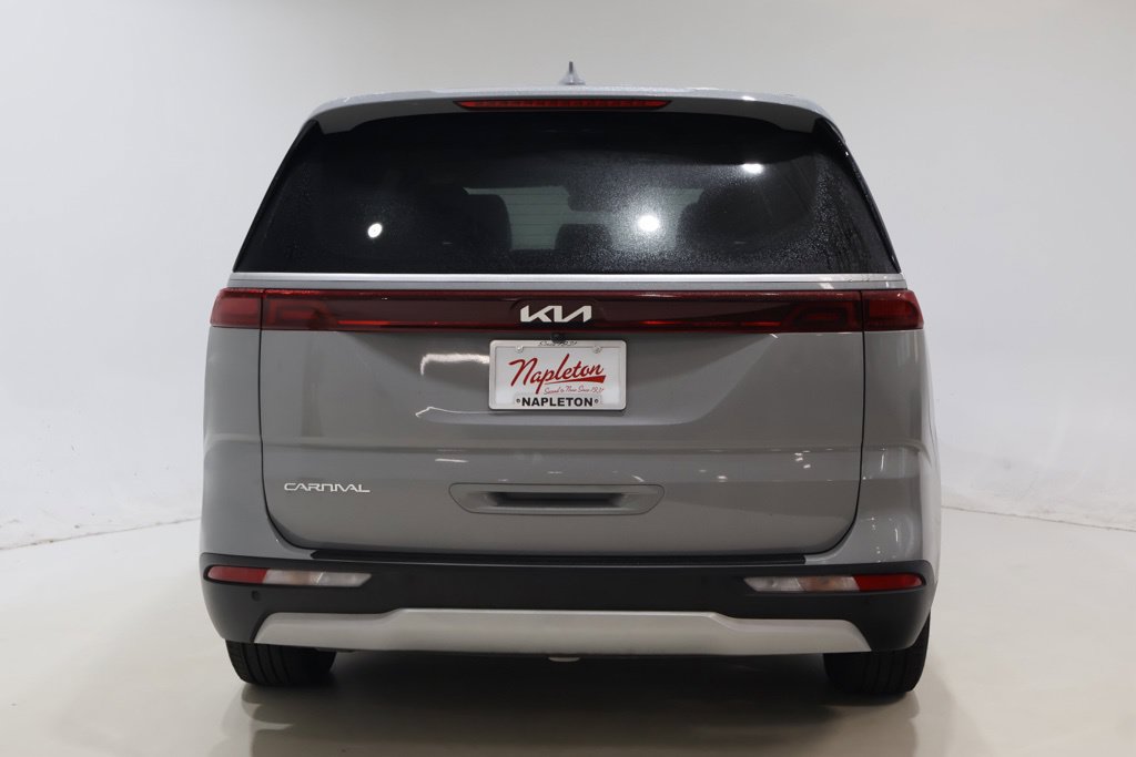 Used 2023 Kia Carnival EX FWD image 7