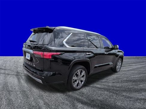 Used 2025 Toyota Sequoia Capstone AWD/4WD image 4