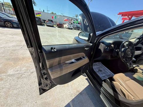 Used 2014 Jeep Compass Latitude FWD image 17