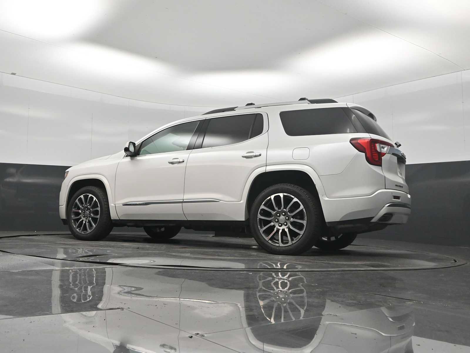 Used 2022 GMC Acadia Denali w/ Denali Ultimate Package AWD/4WD image 25