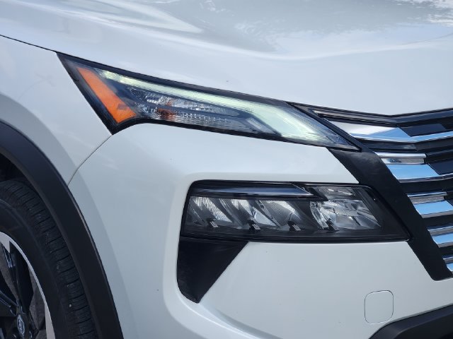 Used 2025 Nissan Rogue SV AWD/4WD image 10