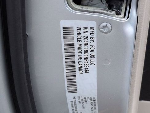 Used 2024 Chrysler Pacifica Touring-L image 32