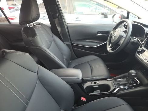 Used 2025 Toyota Corolla XLE FWD image 8