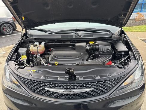 Used 2023 Chrysler Voyager LX image 42