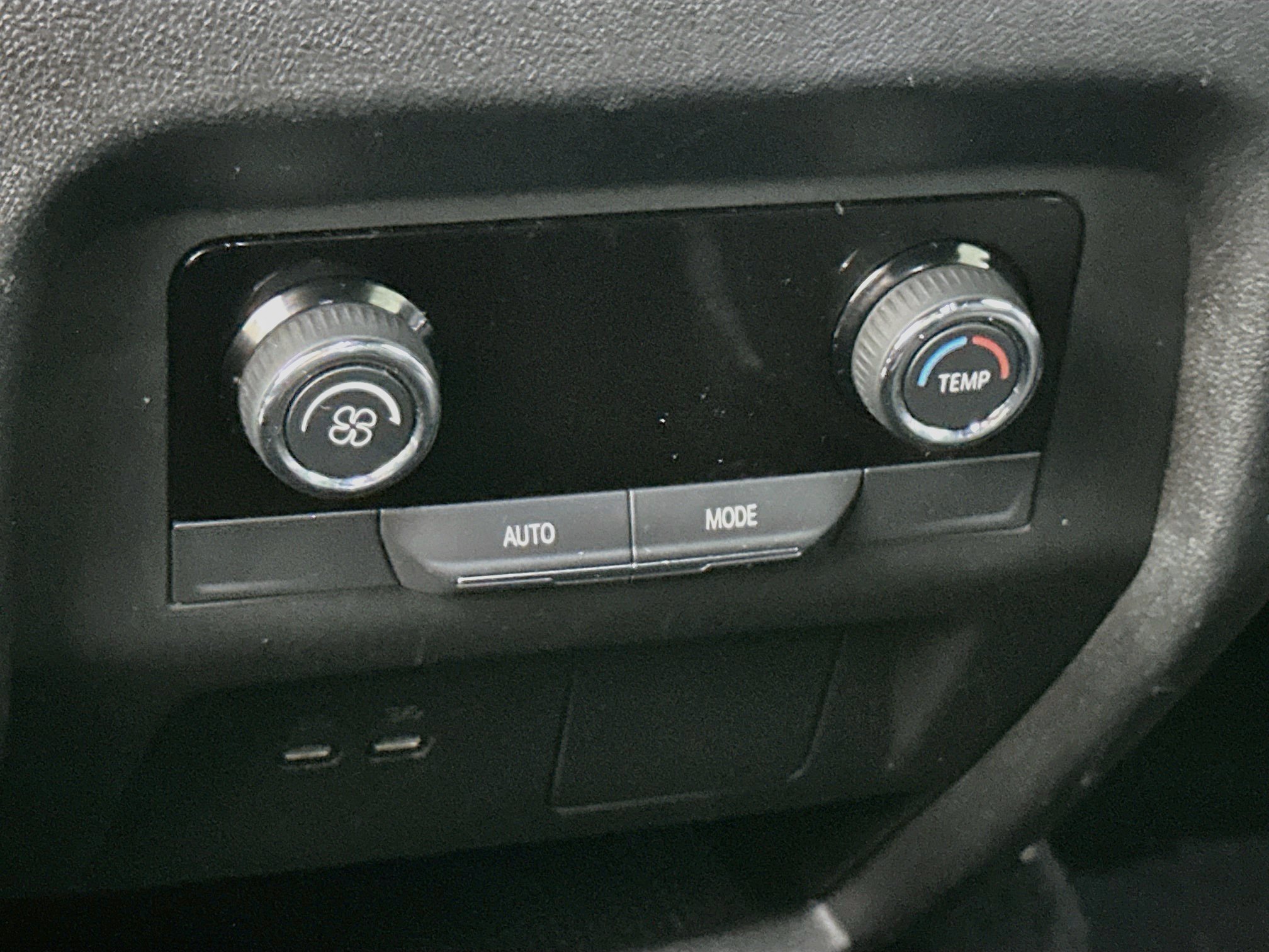 Used 2025 Chevrolet Traverse LT FWD image 27