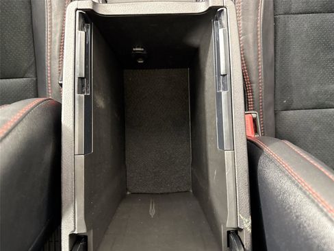 Used 2017 Toyota Camry XSE image 33