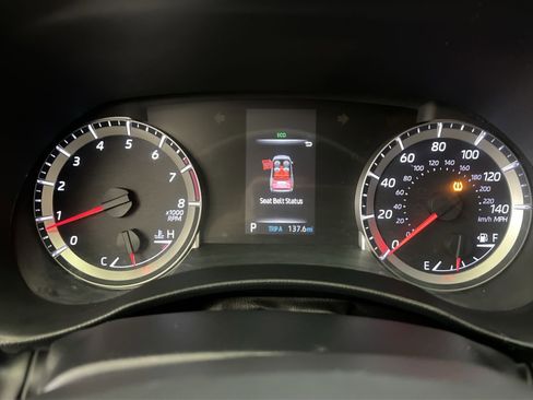 Used 2020 Toyota Highlander L image 15