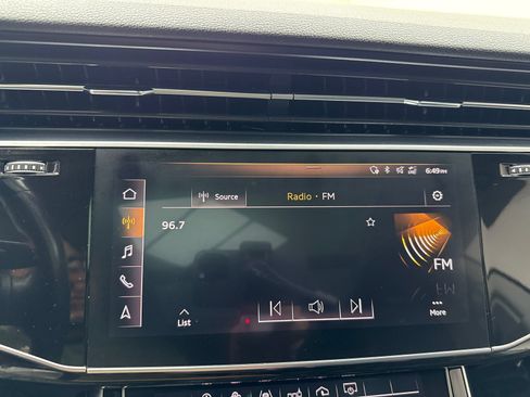 Used 2019 Audi Q8 Premium Plus w/ Premium Plus AWD/4WD image 25